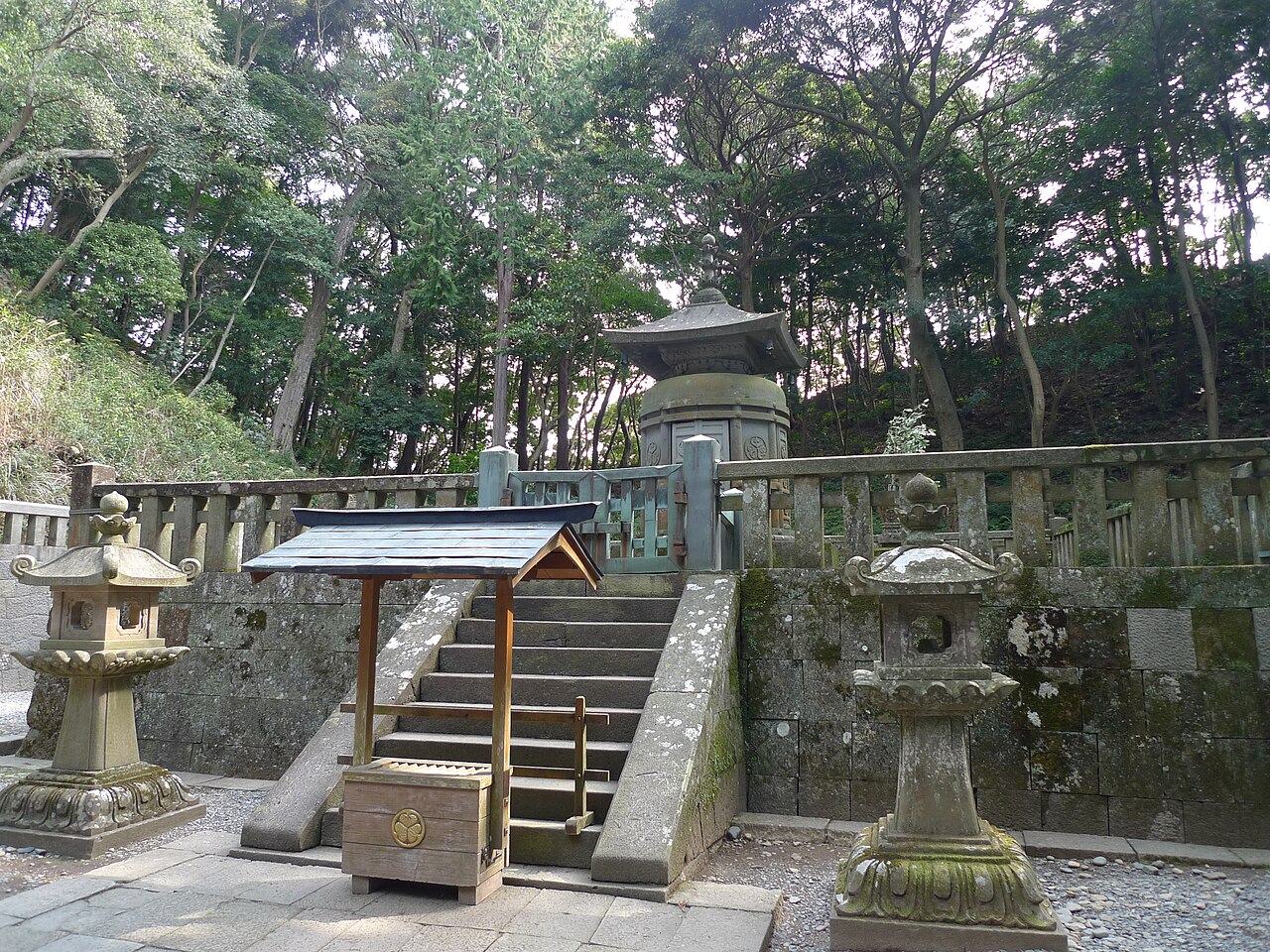 家康公の神廟へ続く参道